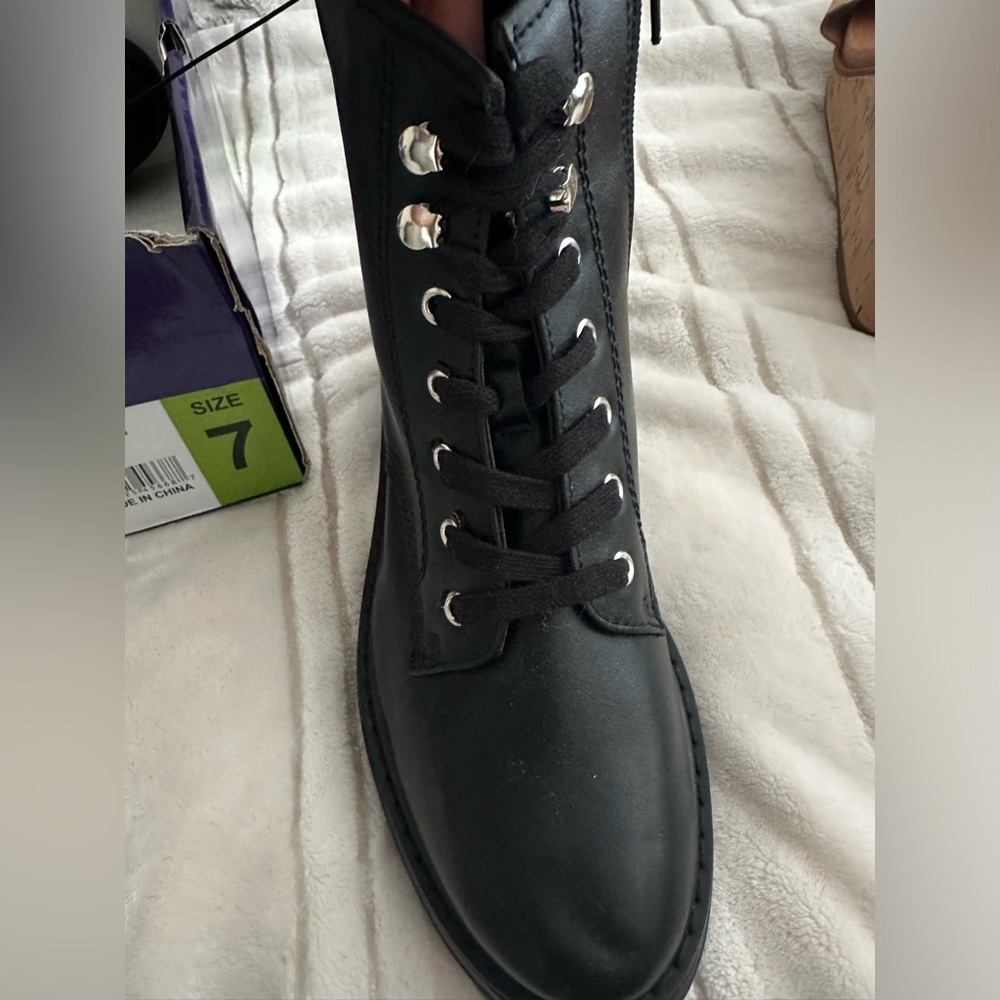 NWB MADDEN GIRL Combat Booties - Picture 3 of 5